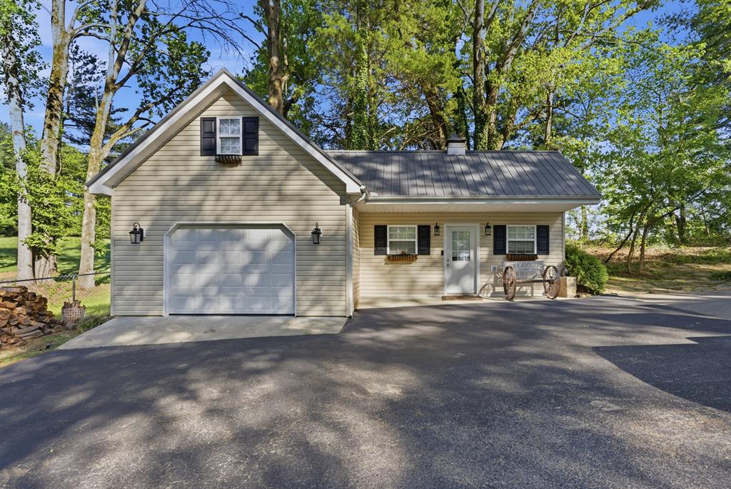 1439 Thomas Cir