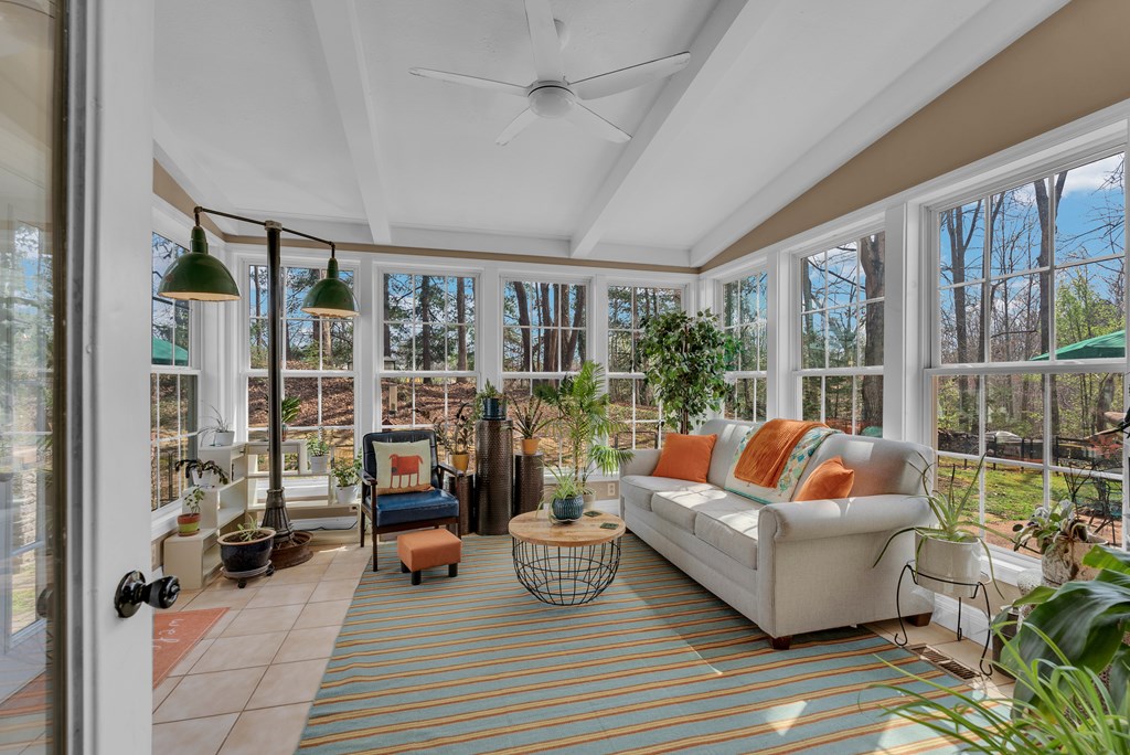 1439 Thomas Cir