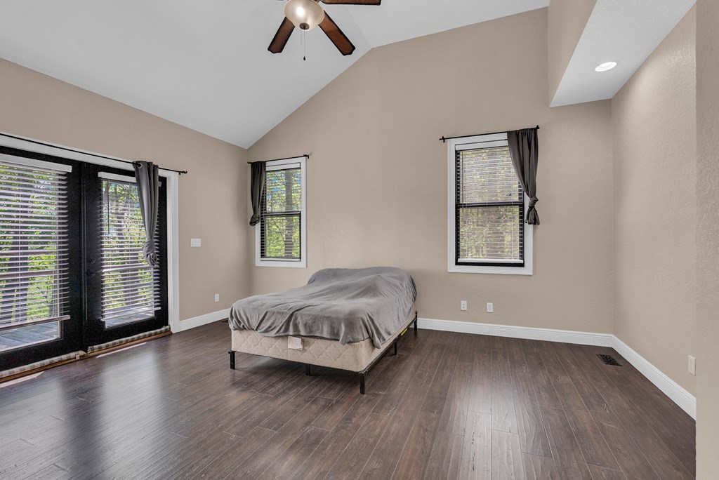 160 Eagles Bluff Cir