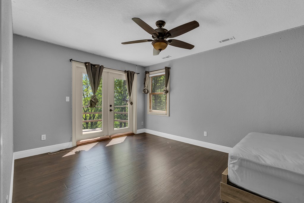 160 Eagles Bluff Cir