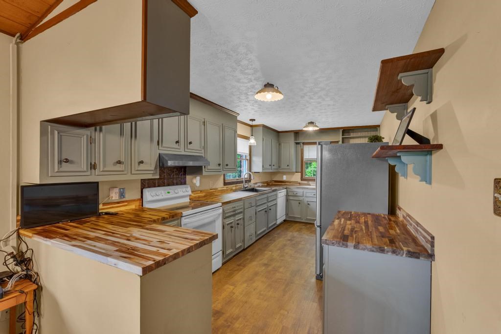 1992 Locke Bend Rd