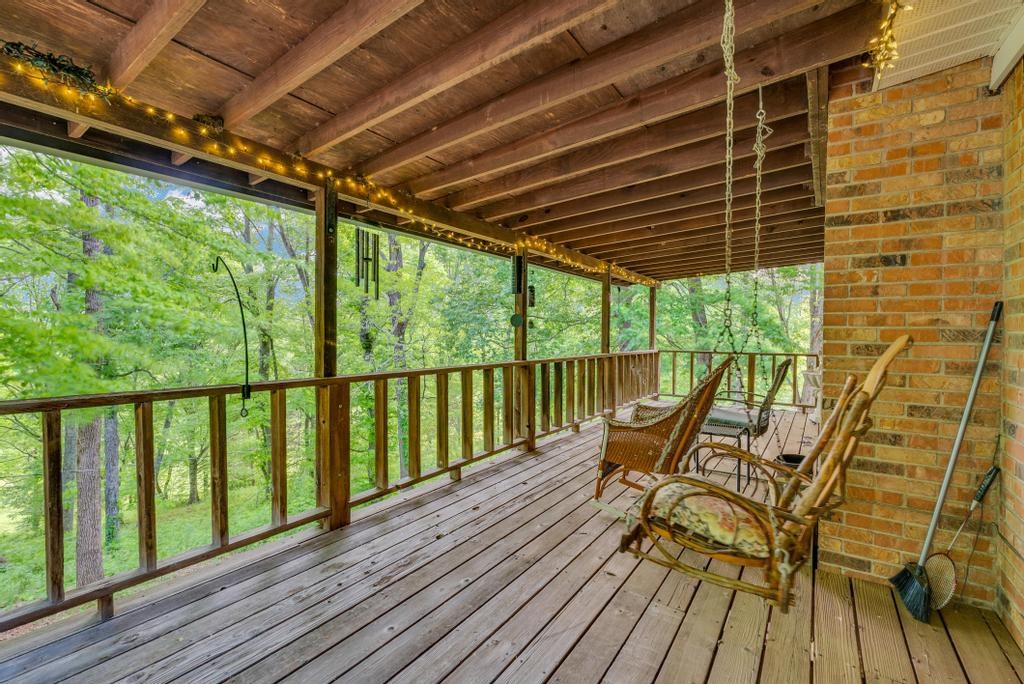 1992 Locke Bend Rd