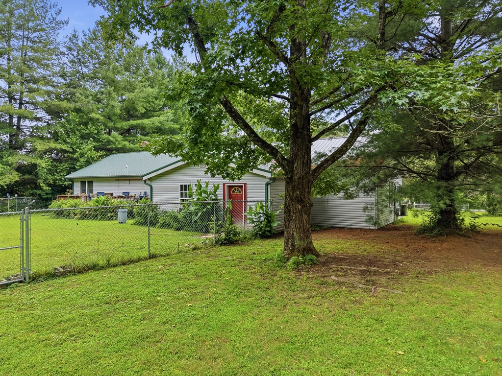 330 Deerfield Rd
