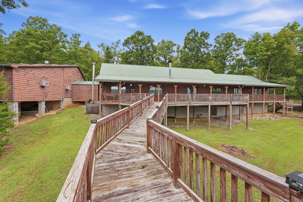 395 Hilltop Ln
