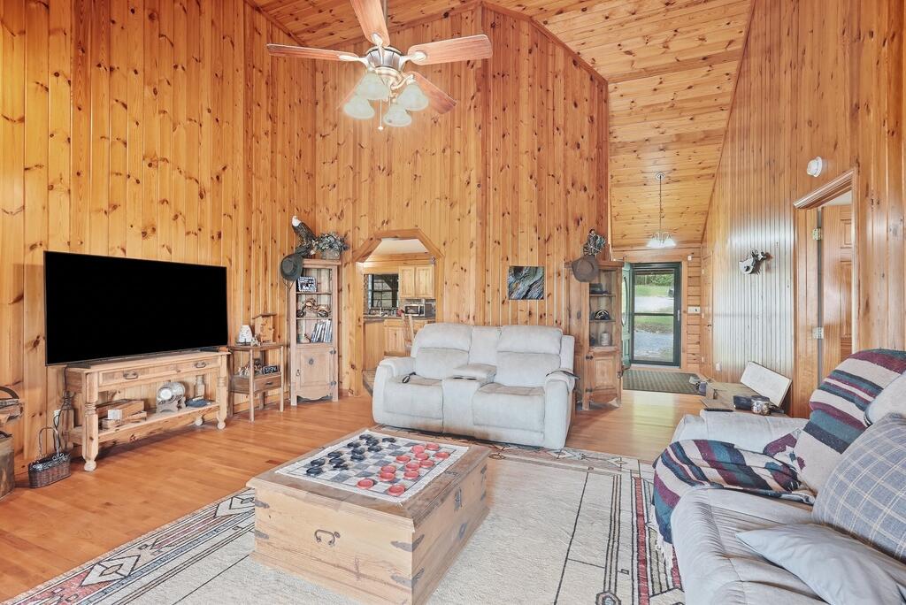 395 Hilltop Ln