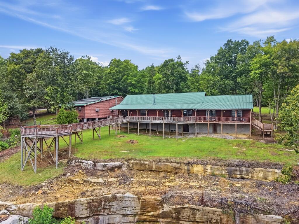395 Hilltop Ln