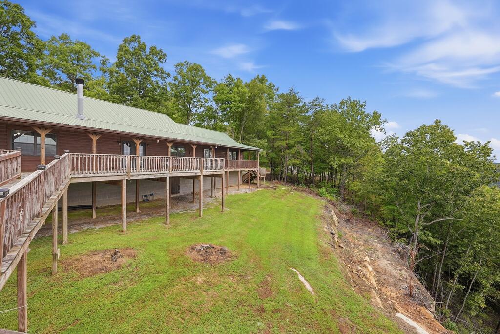 395 Hilltop Ln