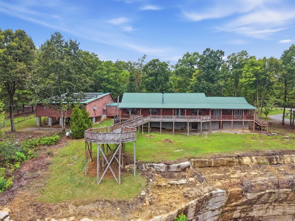 395 Hilltop Ln