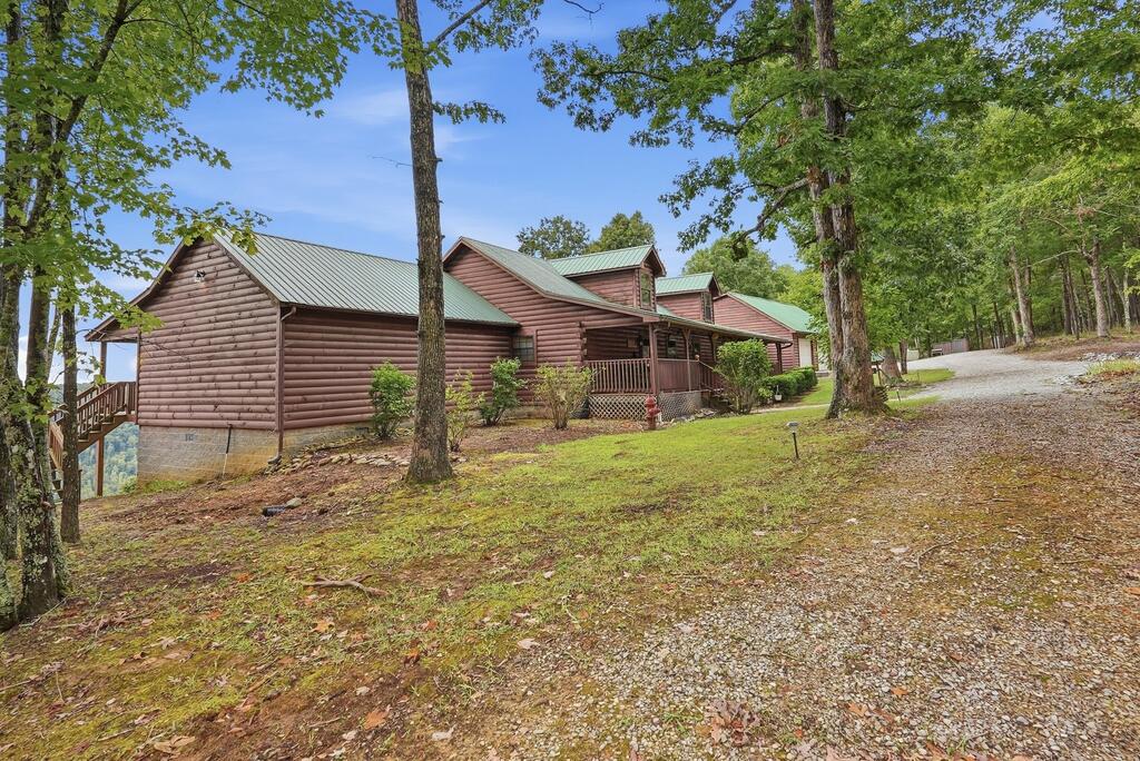 395 Hilltop Ln