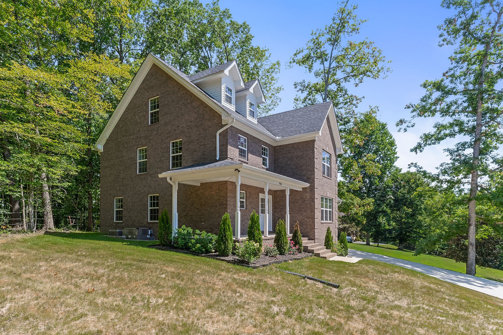 906 Franklin Ct