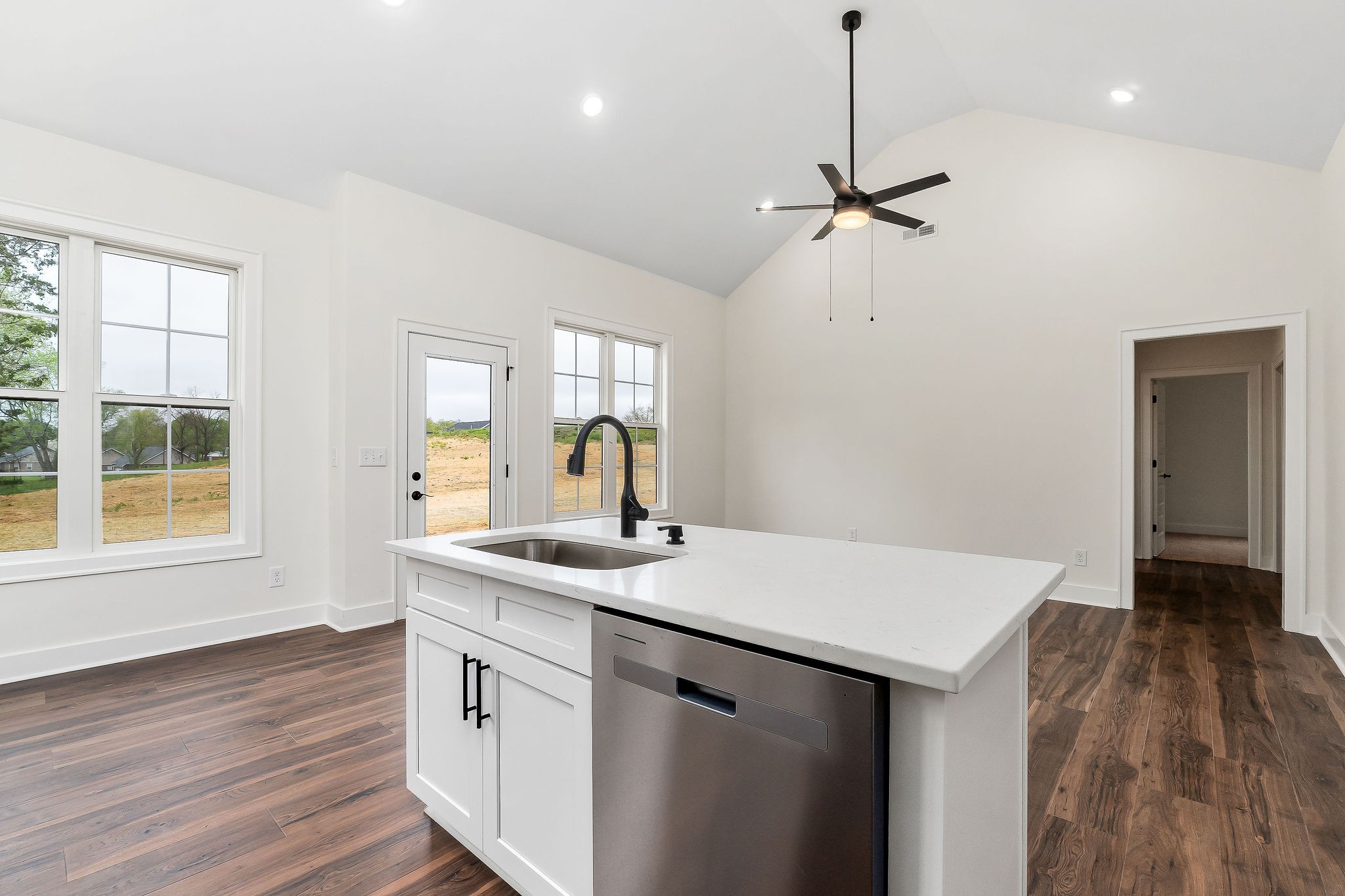 911 Faulkner Springs Rd