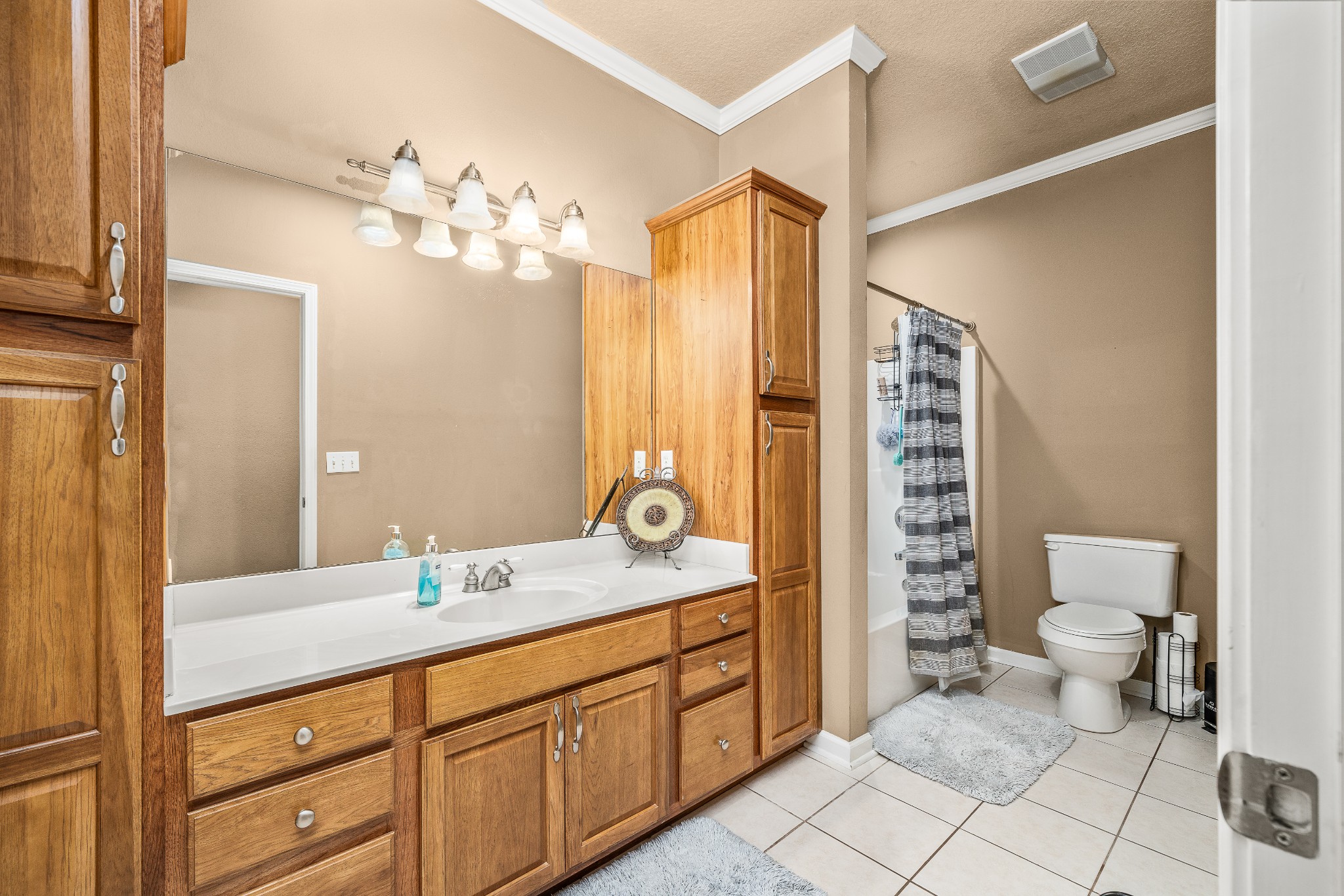 1051 Heathwood West Dr