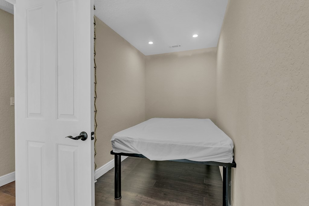 160 Eagles Bluff Cir