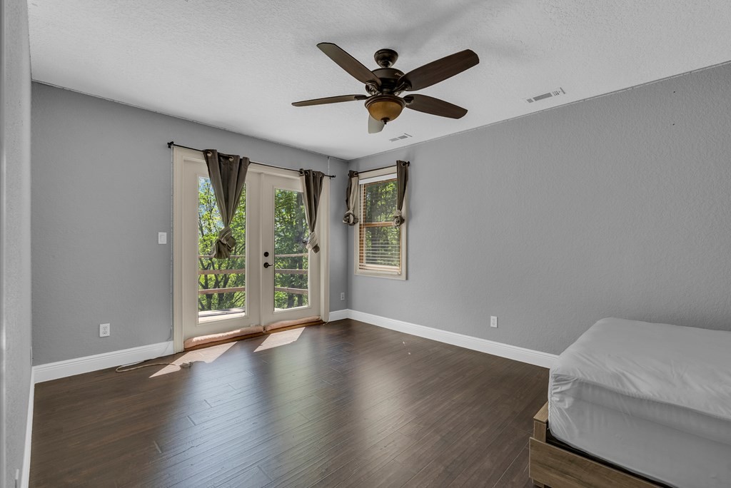 160 Eagles Bluff Cir