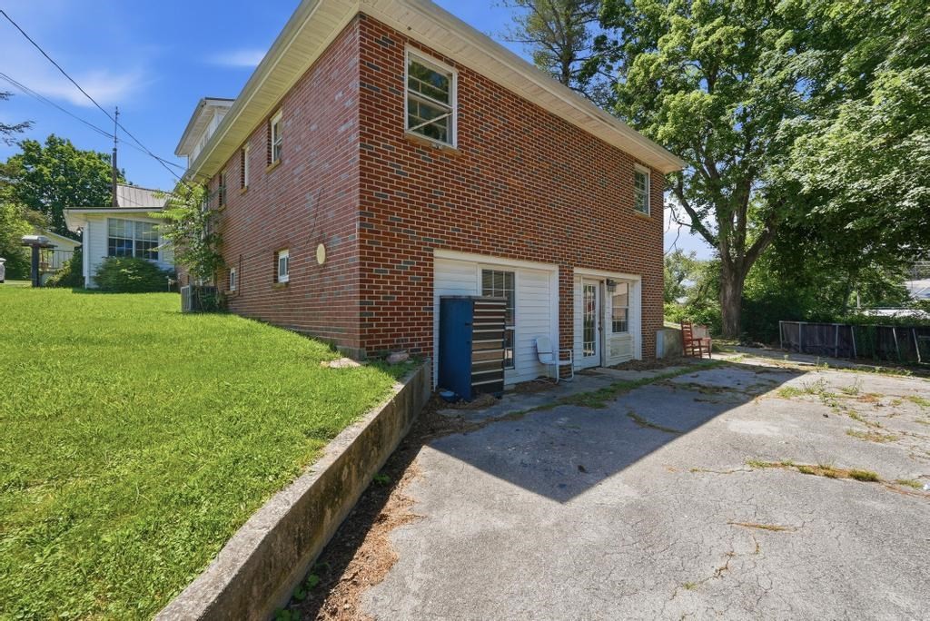 215 E Adams St