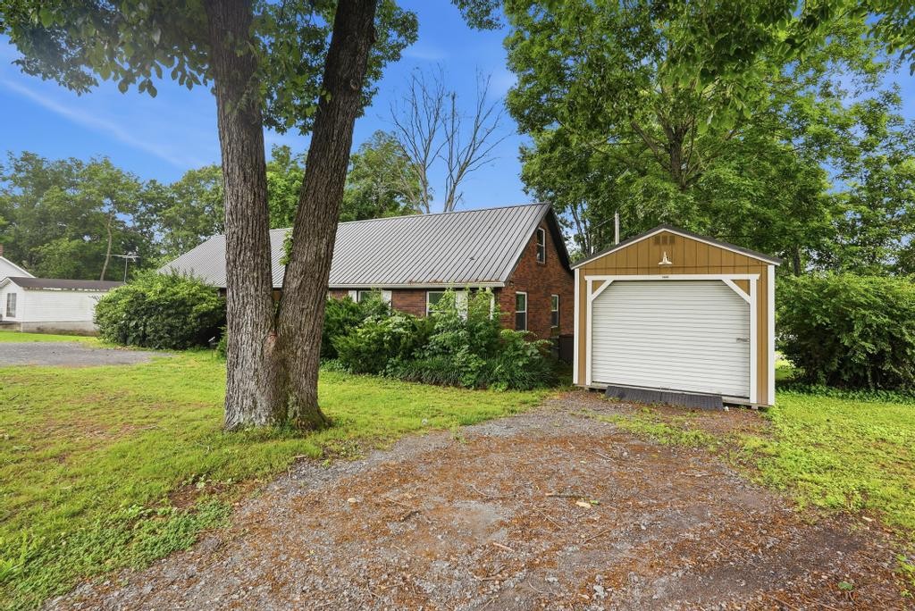 553 Lafayette Rd