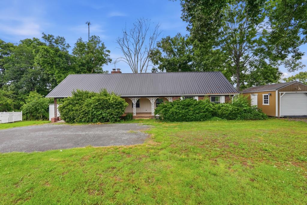 553 Lafayette Rd