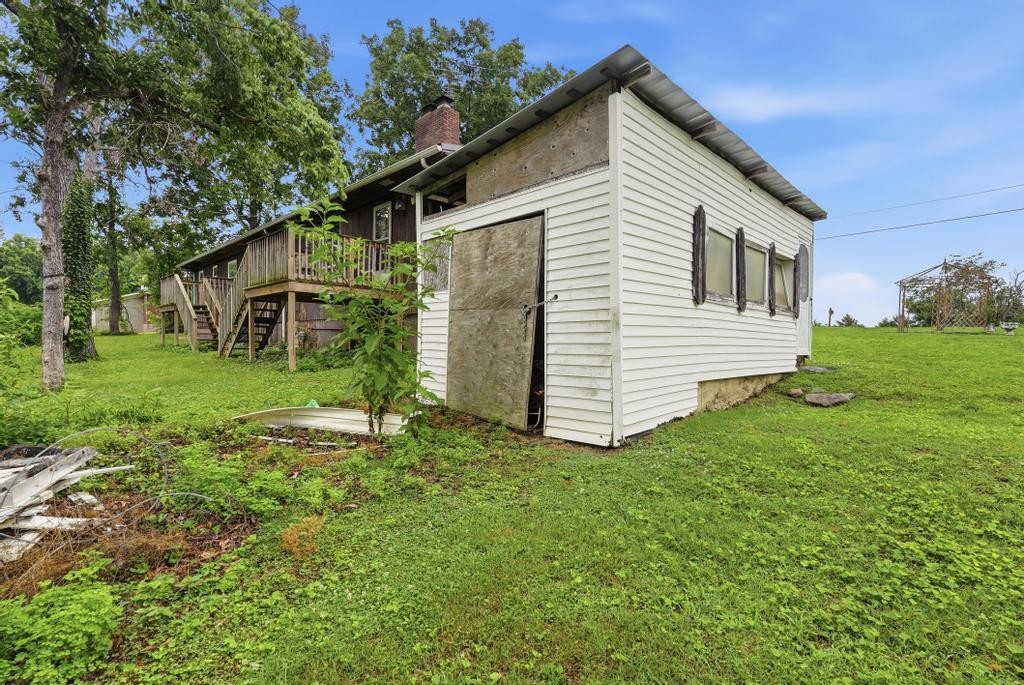553 Lafayette Rd