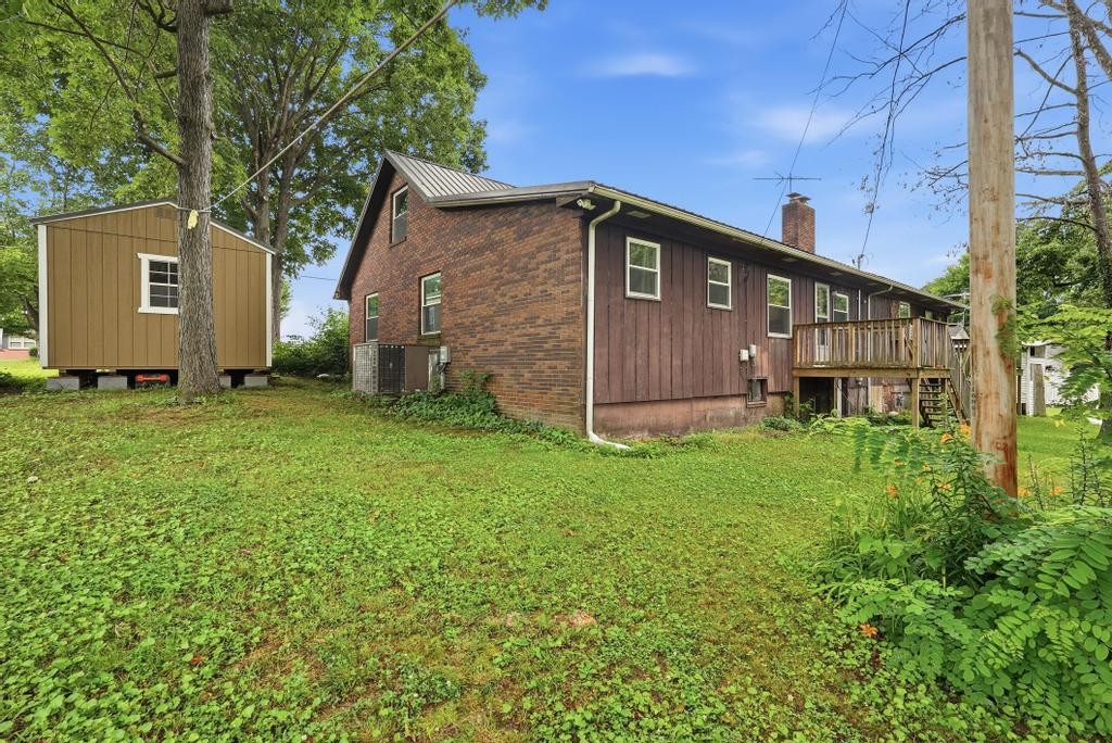 553 Lafayette Rd