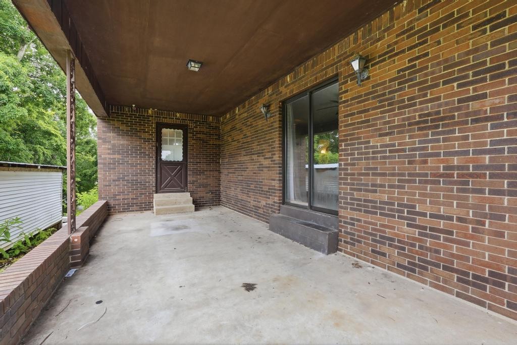 553 Lafayette Rd