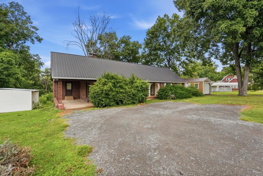 553 Lafayette Rd