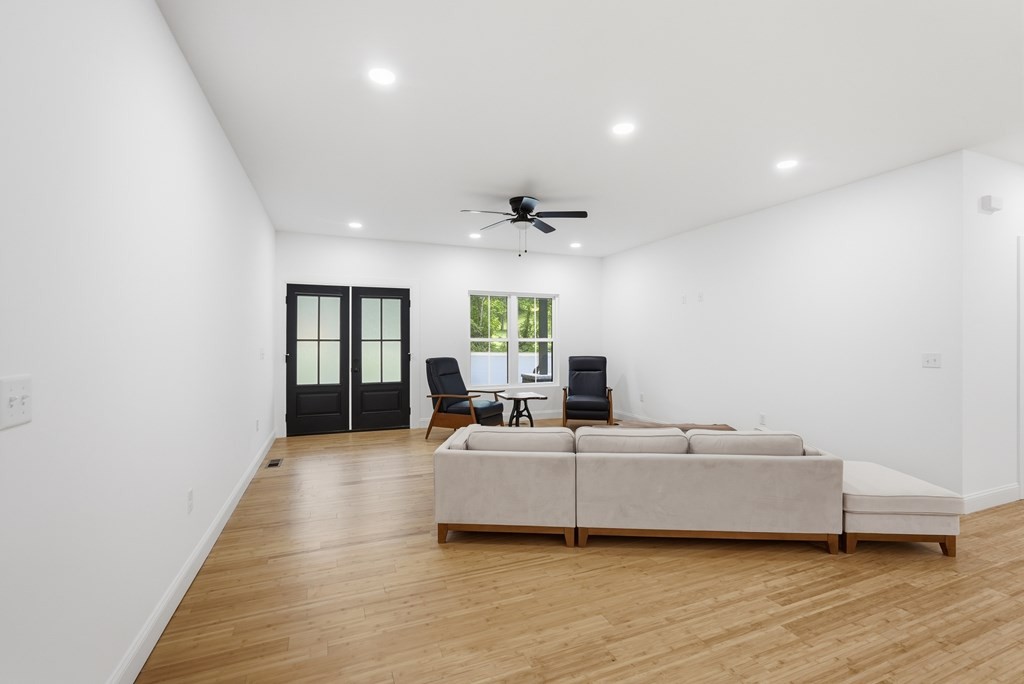 320 Christie Cir