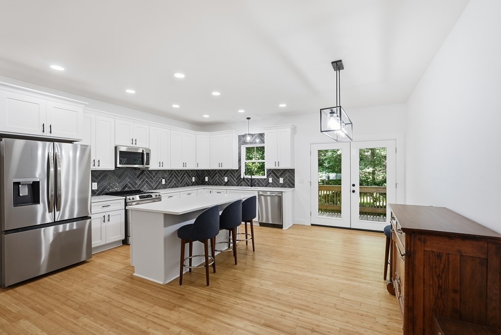 320 Christie Cir