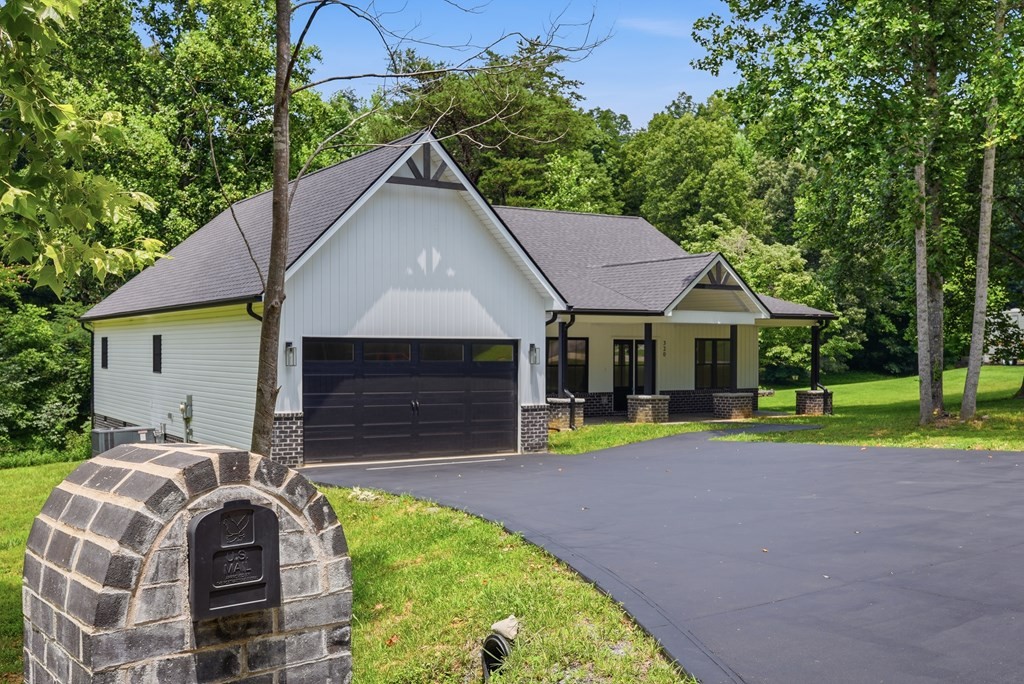 320 Christie Cir
