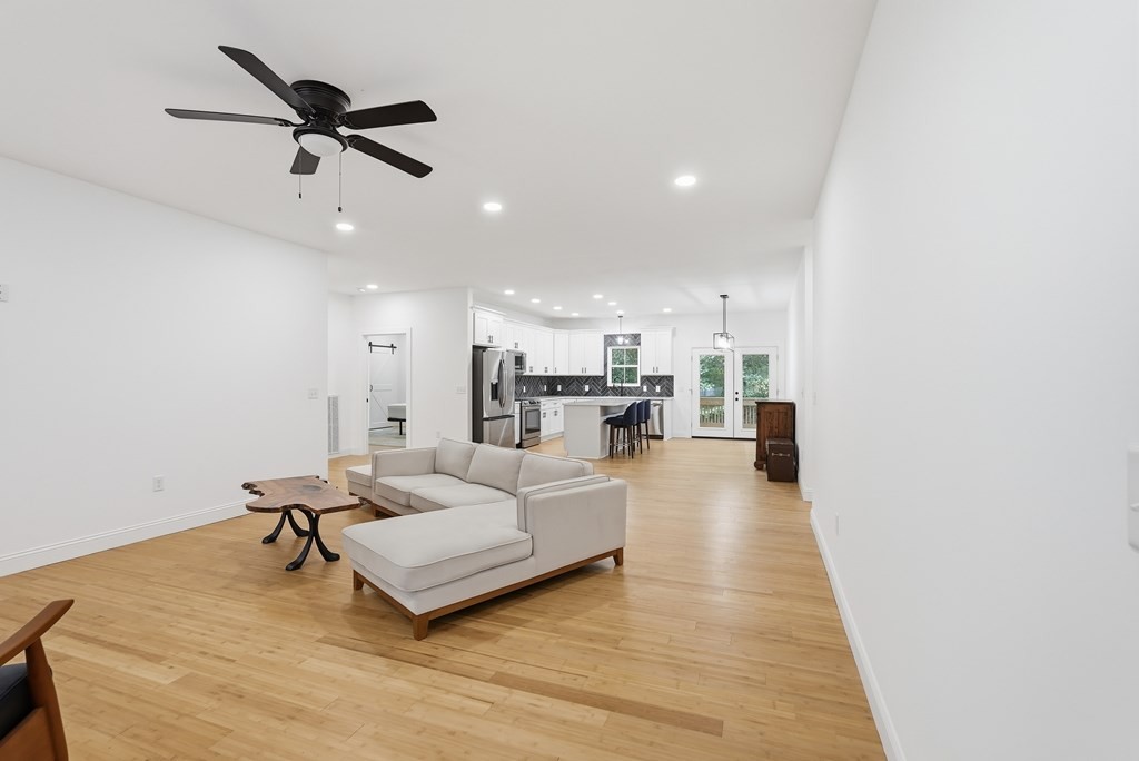 320 Christie Cir