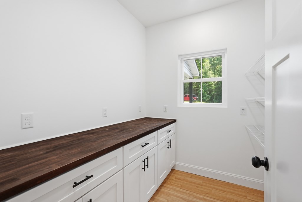 320 Christie Cir
