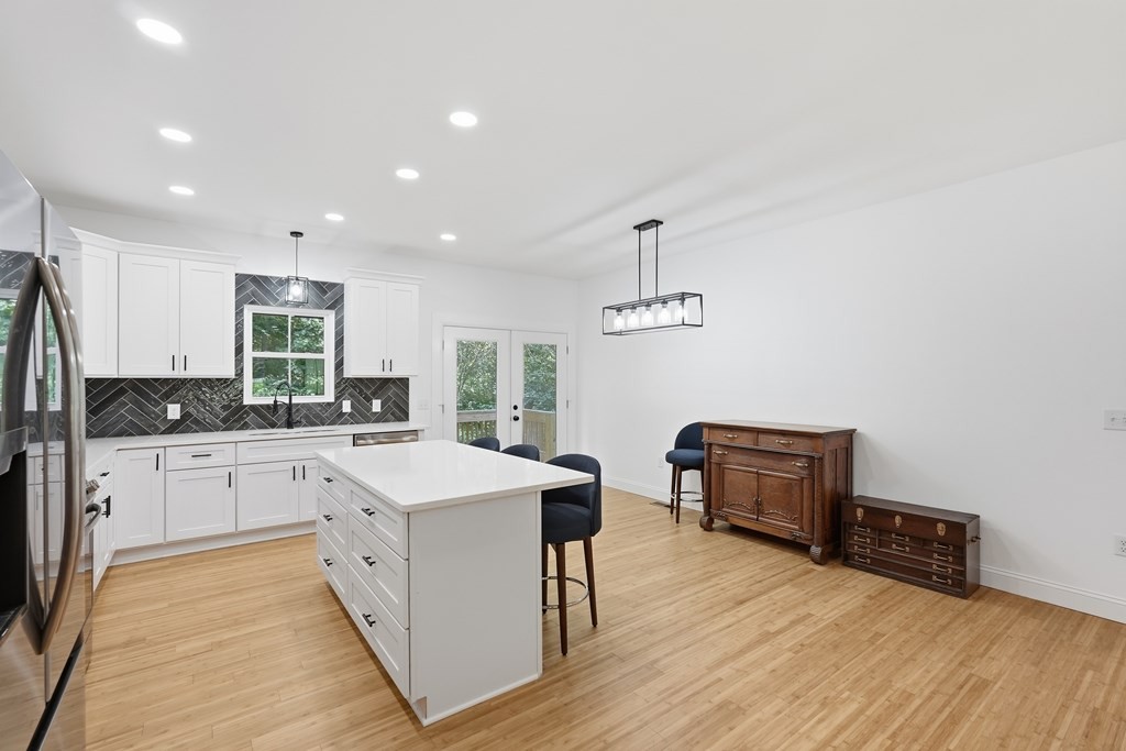 320 Christie Cir