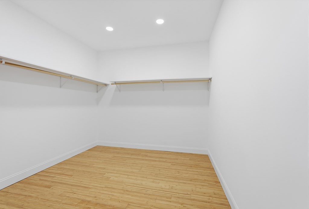 320 Christie Cir