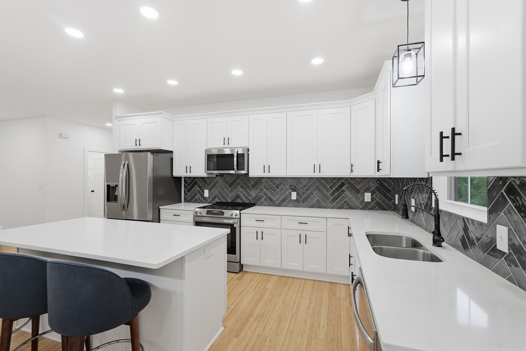 320 Christie Cir