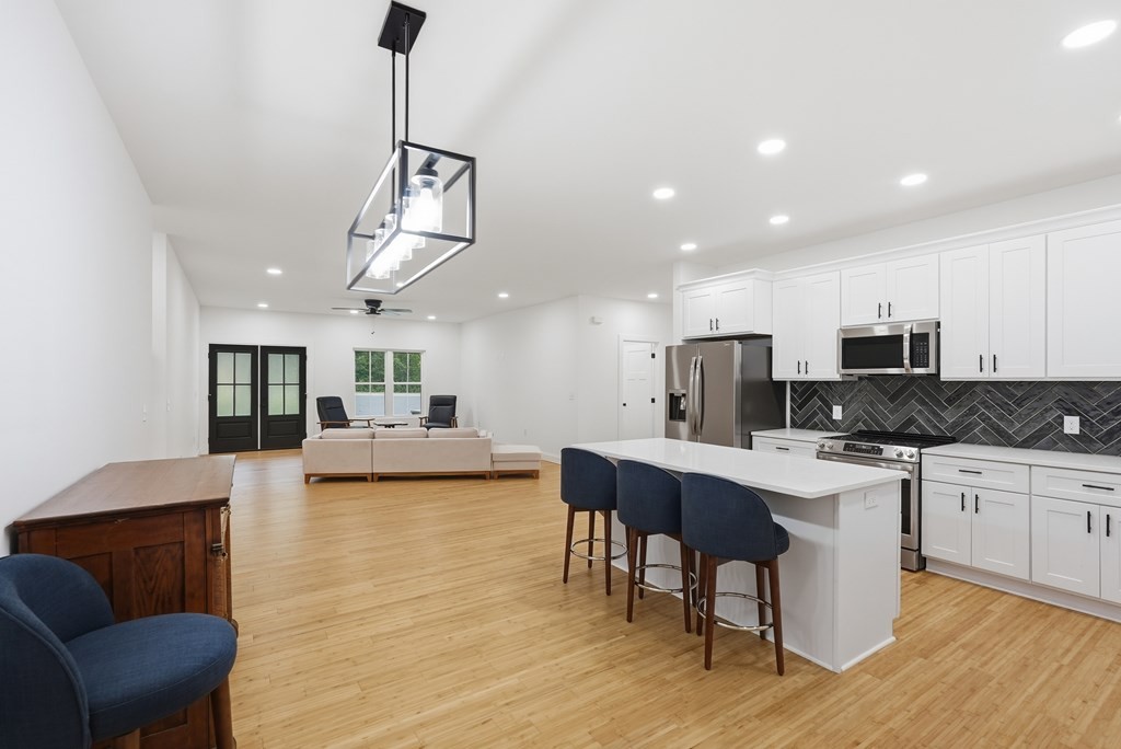 320 Christie Cir