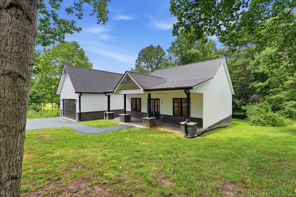 320 Christie Cir