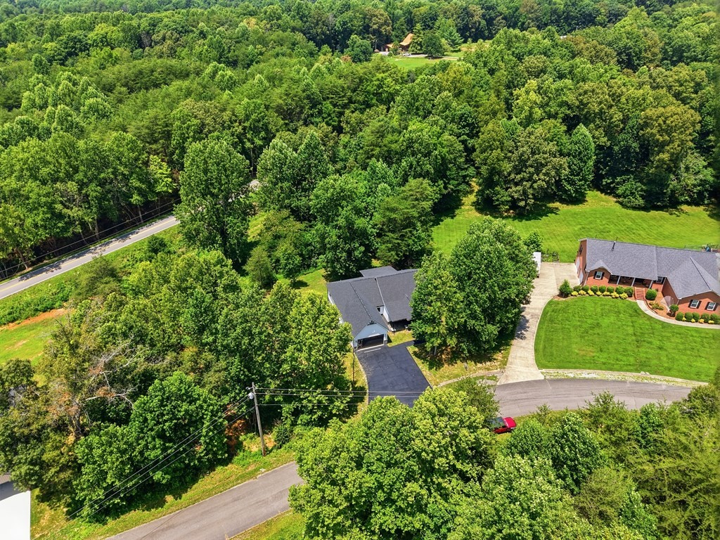 320 Christie Cir