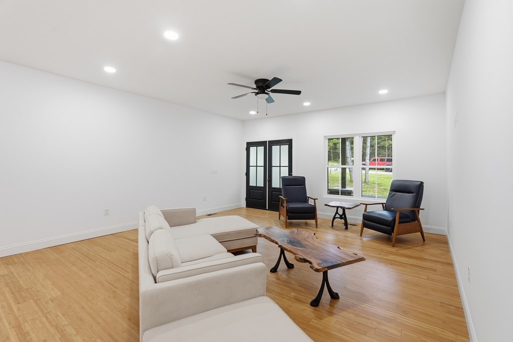 320 Christie Cir