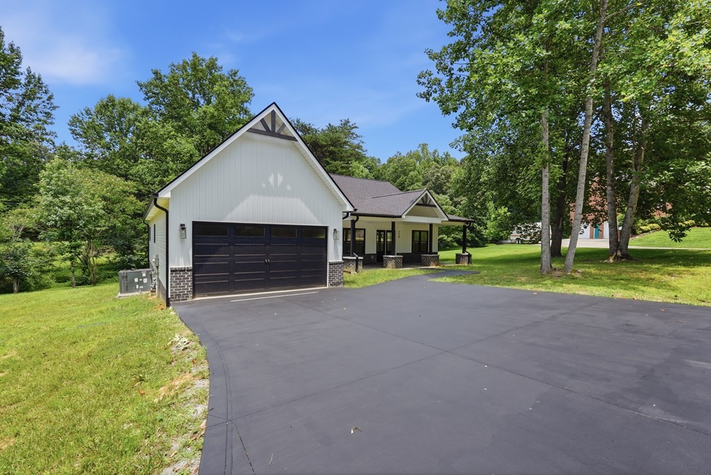 320 Christie Cir