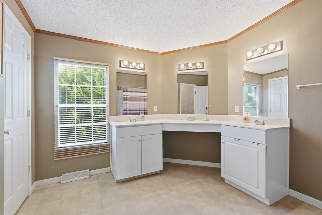 939 W Thomas Allen Rd