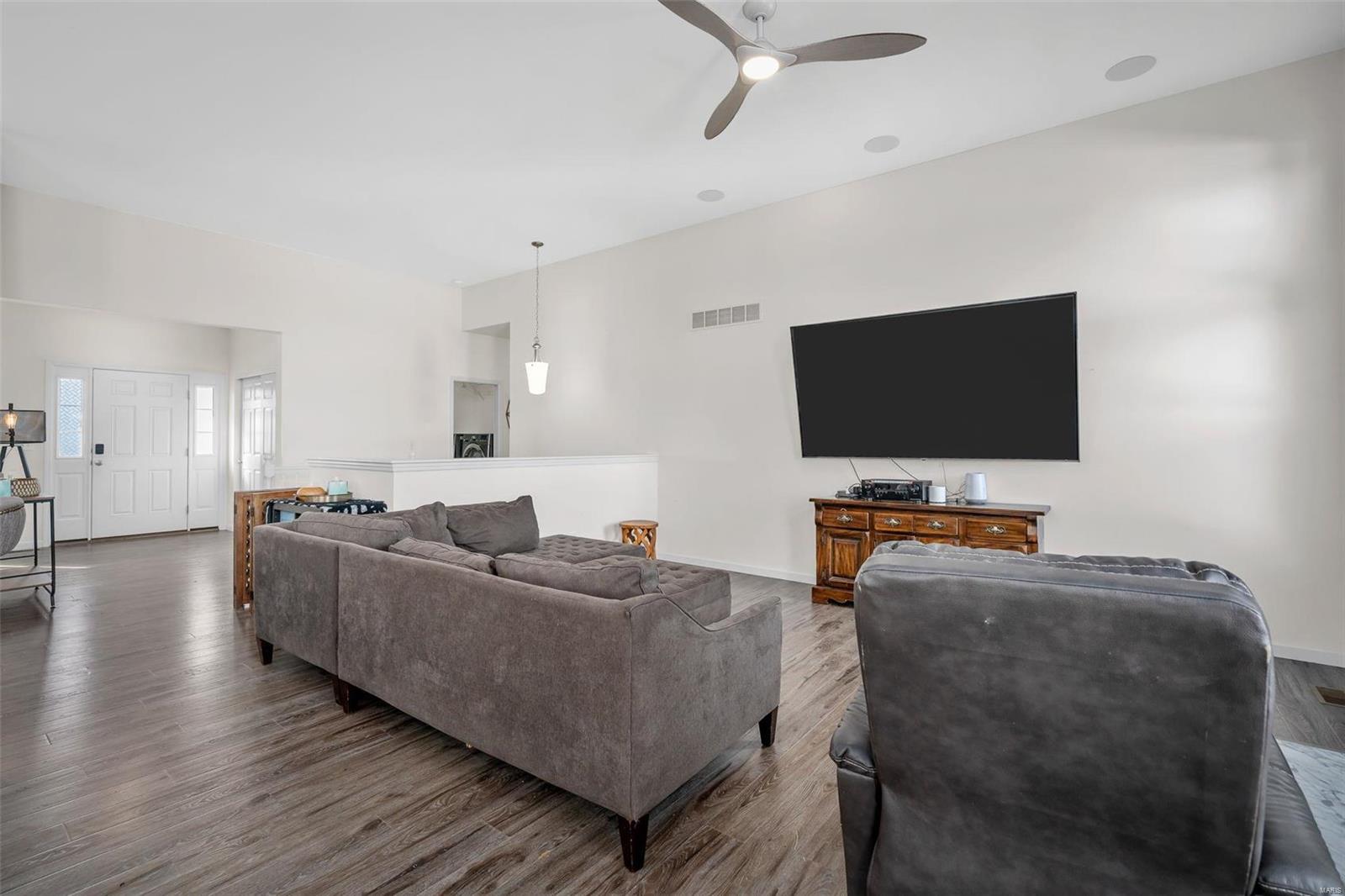 127 Countryshire Dr.