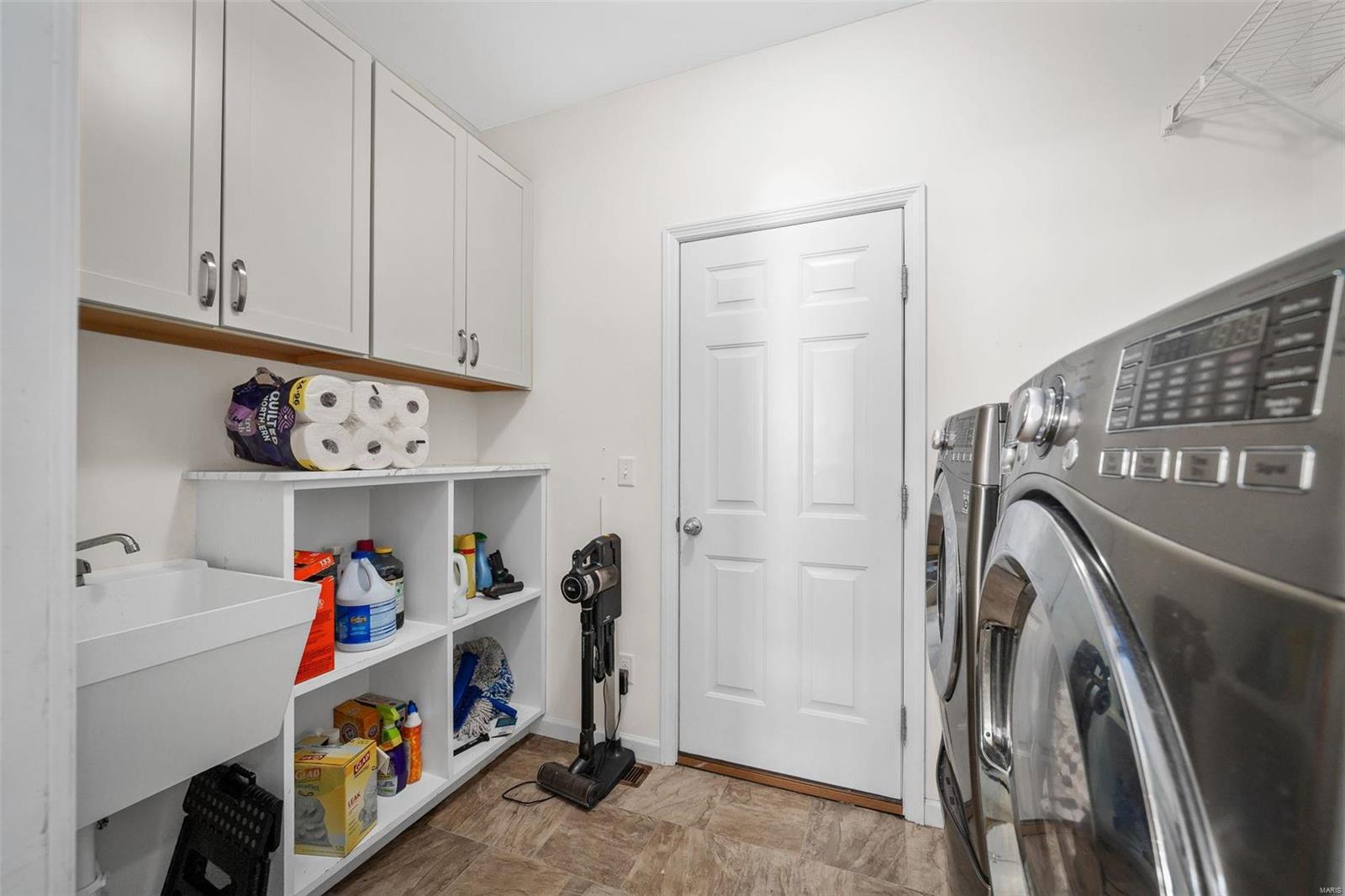 127 Countryshire Dr.