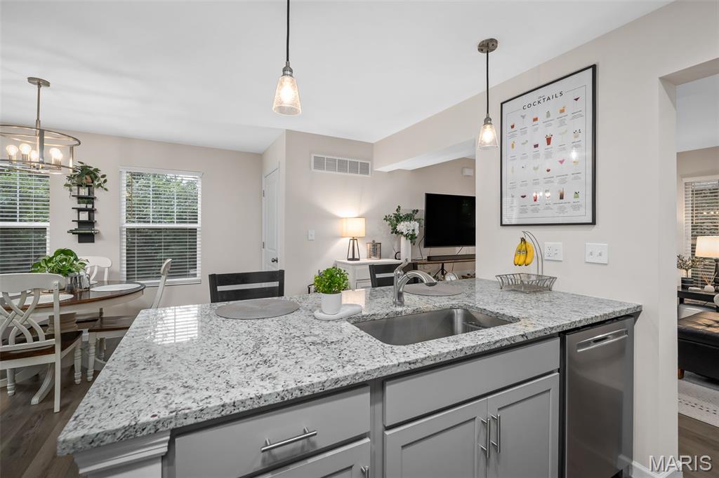1059 Geyer Grove Unit: 10