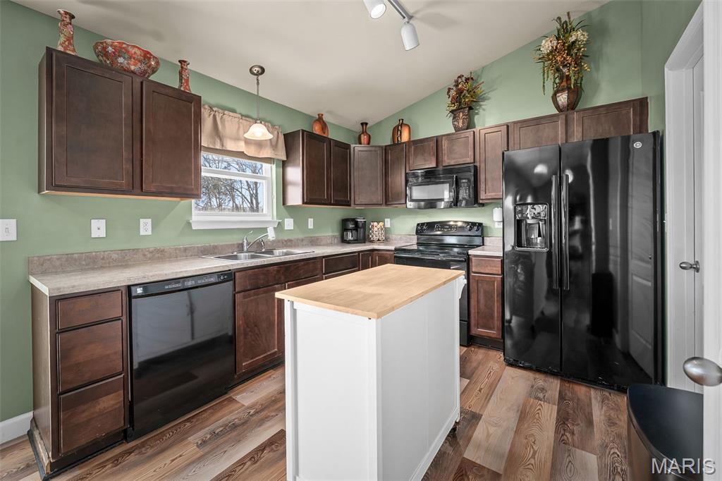 36 Hunters Pointe Drive