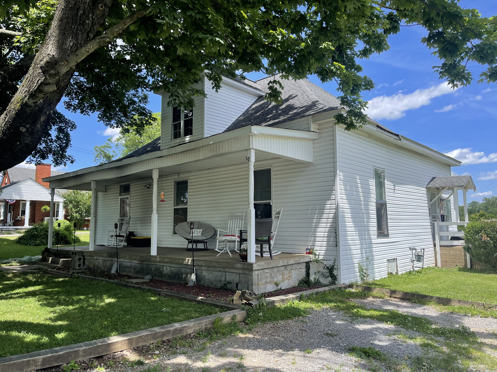 141 N Russell St