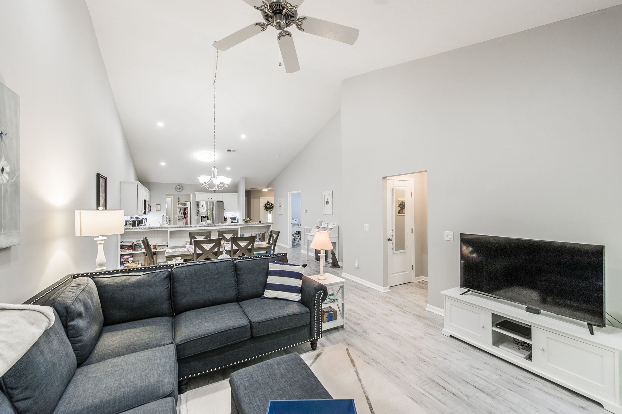 395 Devon Chase Hl Unit: 2803
