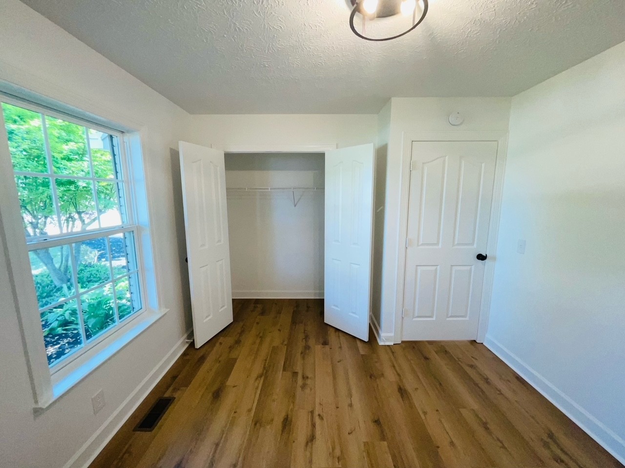 1401 Andrea Ln