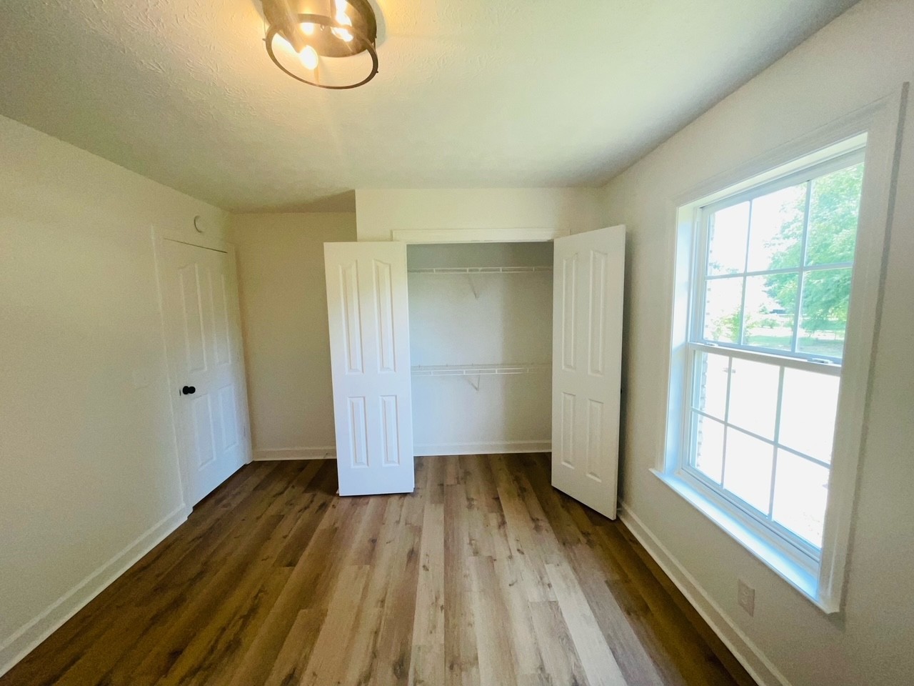 1401 Andrea Ln