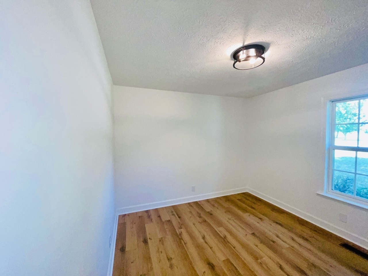 1401 Andrea Ln