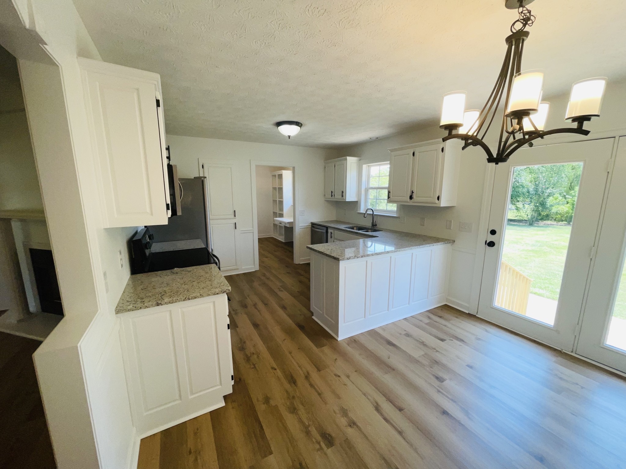 1401 Andrea Ln