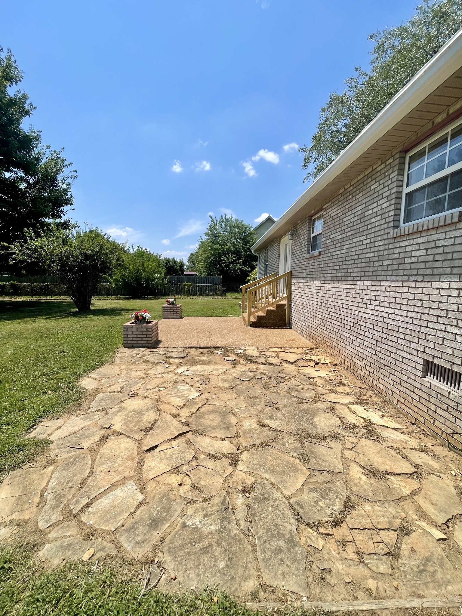 1401 Andrea Ln